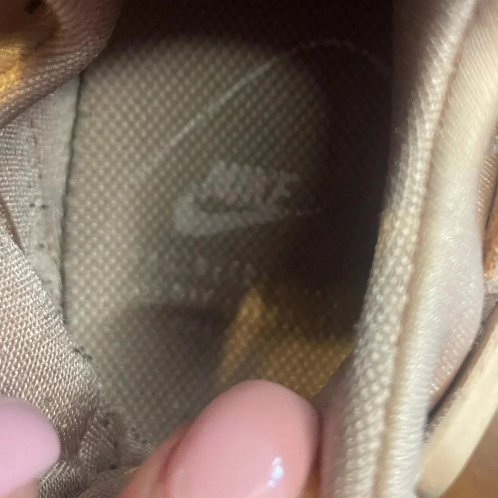 Nike Women's Air Huarache Run
Particle Beige rose gold BV1170 200 Size 7.5 - Picture 6 of 7